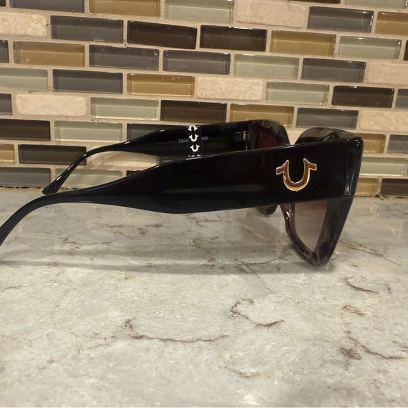 Women’s True Religion Sunglasses-NWT - Picture 3 of 6